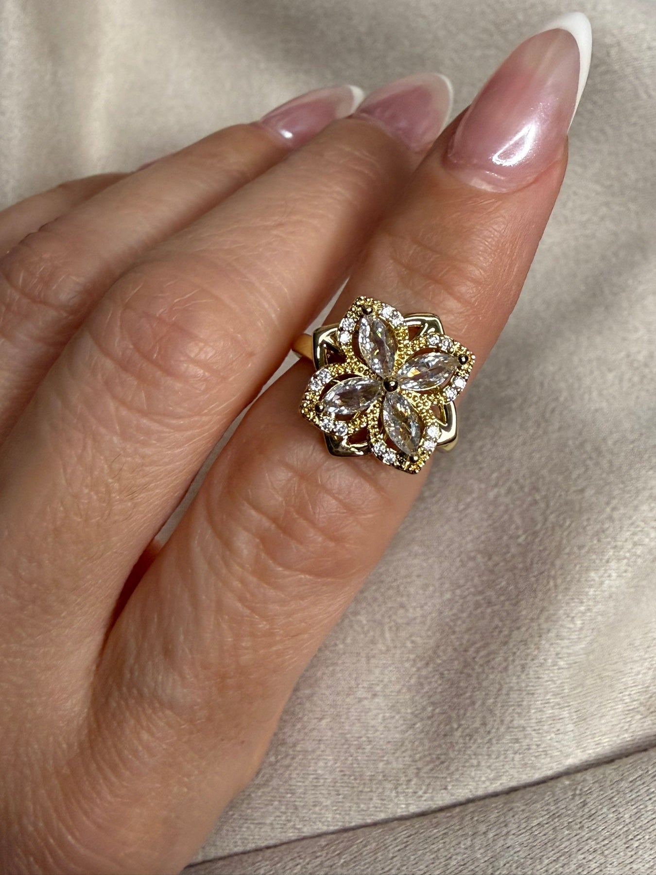 White spin Ring