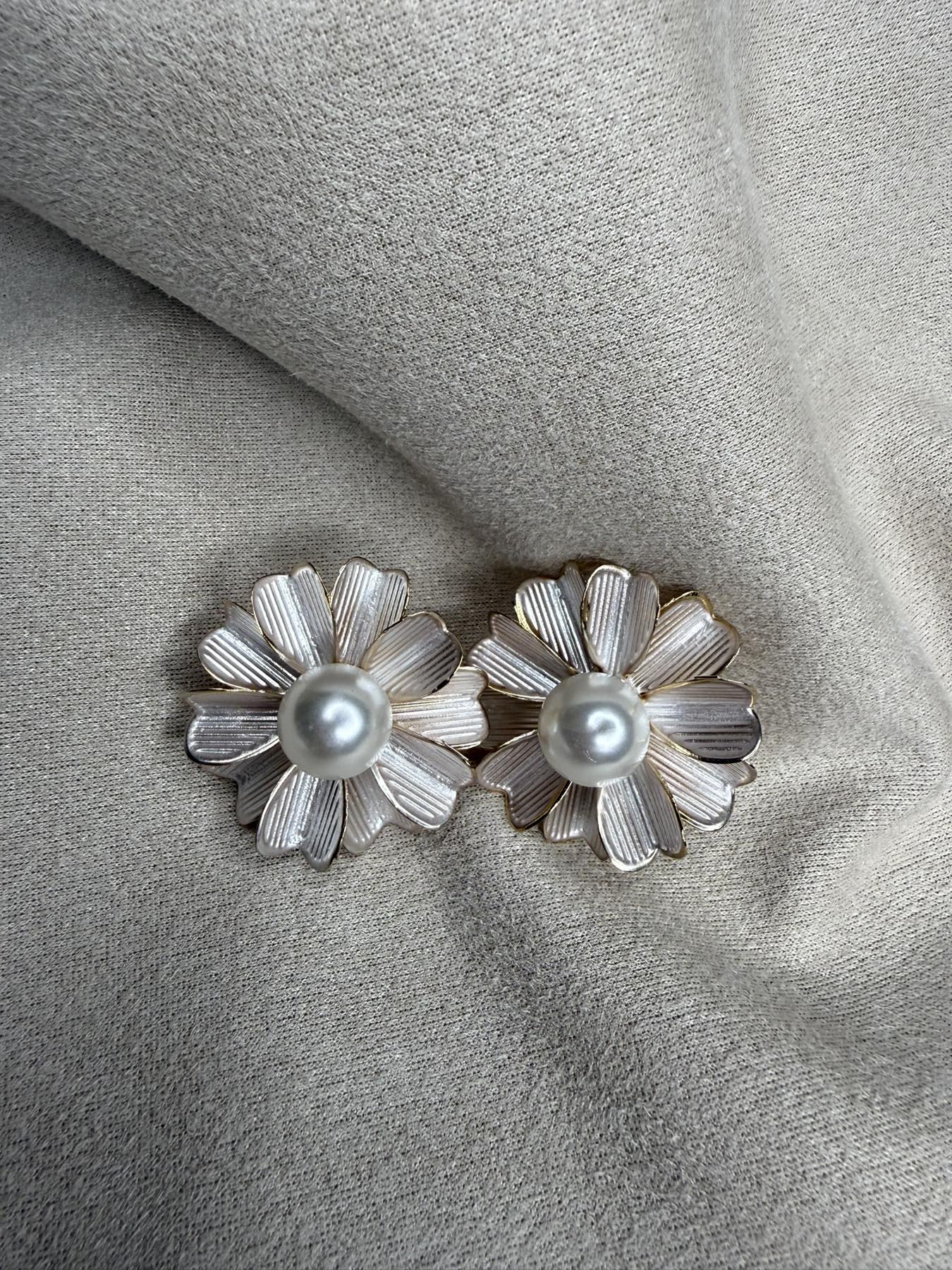 Daisy earrings