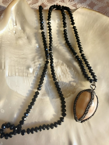 Crystal cowrie κολιέ